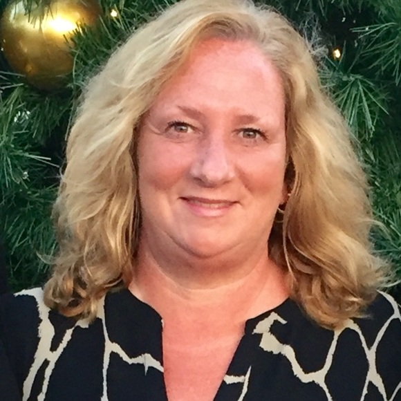 Profile Picture of Crystal Bartels (@samshorty63) on Poshmark