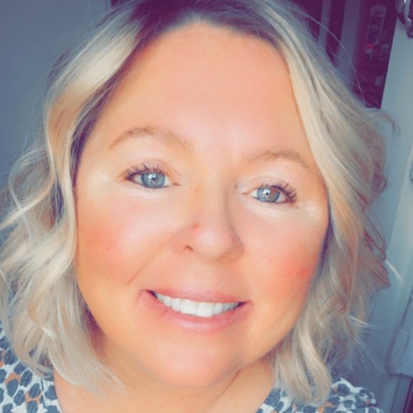 Profile Picture of Robyn Husick seavers (@robynseavers) on Poshmark