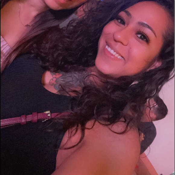 Profile Picture of Amanda Chavarria (@amc_531) on Poshmark