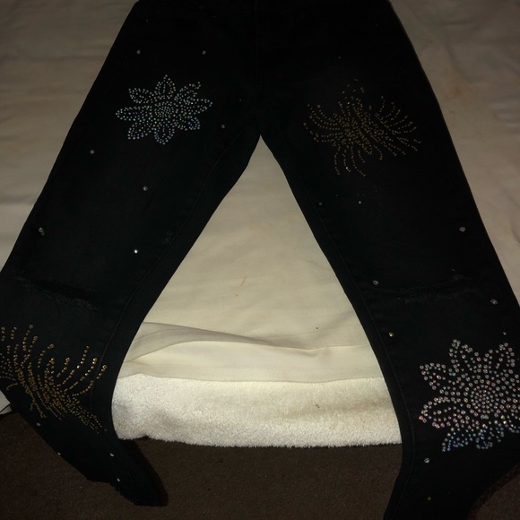 Profile Picture of Zee Zee (@zyany) on Poshmark