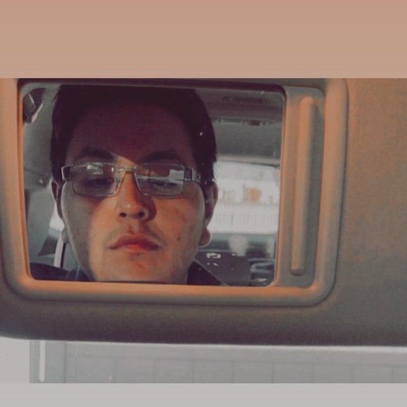 Profile Picture of Geoffery Tom (@smokeeeoso) on Poshmark