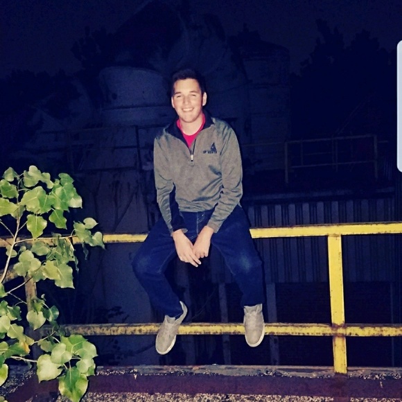 Profile Picture of Andrew Wellbaum (@andreww2468) on Poshmark