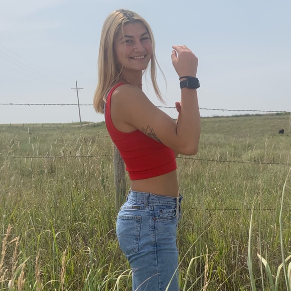 Profile Picture of Elysia Kunkler (@elysiadk) on Poshmark