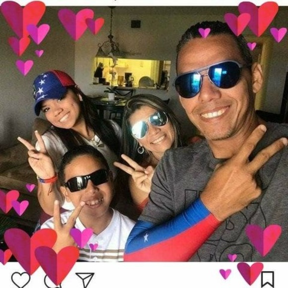 Profile Picture of Luis Navas (@palaviclouis14) on Poshmark