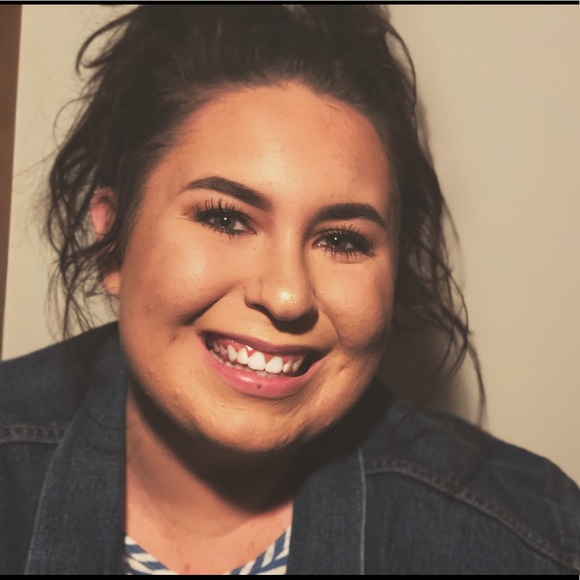 Profile Picture of Katie Finnigan (@katiekate192837) on Poshmark