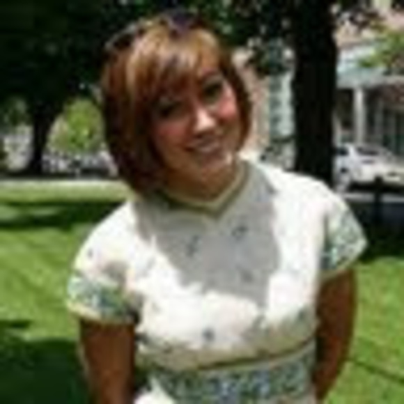 Profile Picture of Justine Senior (@justinesenior) on Poshmark