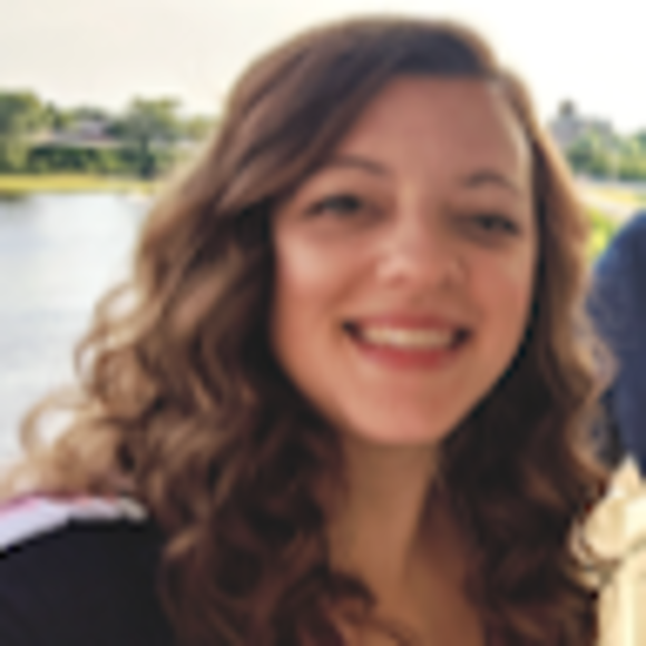 Profile Picture of Lori Pavlopoulos (@loripavlopoulos) on Poshmark