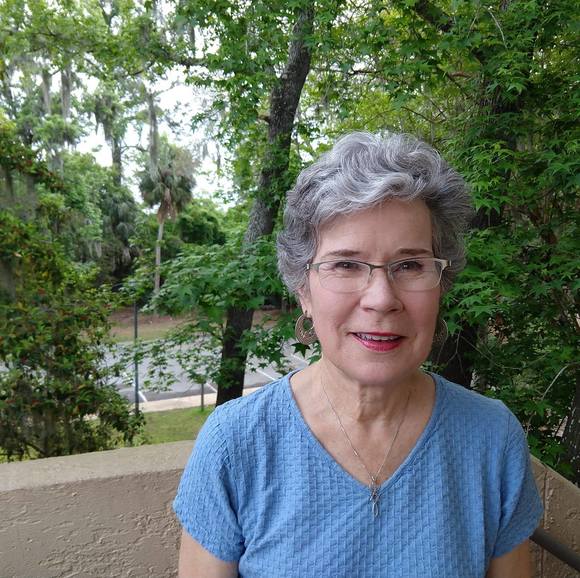 Profile Picture of Claire Thayer (@thayerslp) on Poshmark