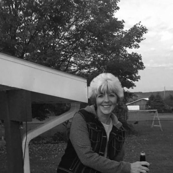 Profile Picture of Kelly jo Frontz (@kellyjo14) on Poshmark