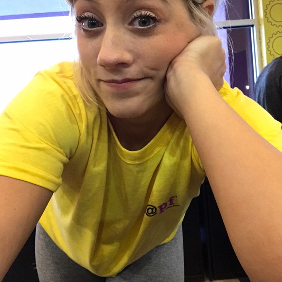 Profile Picture of Madi Hyser (@madisunfit66) on Poshmark