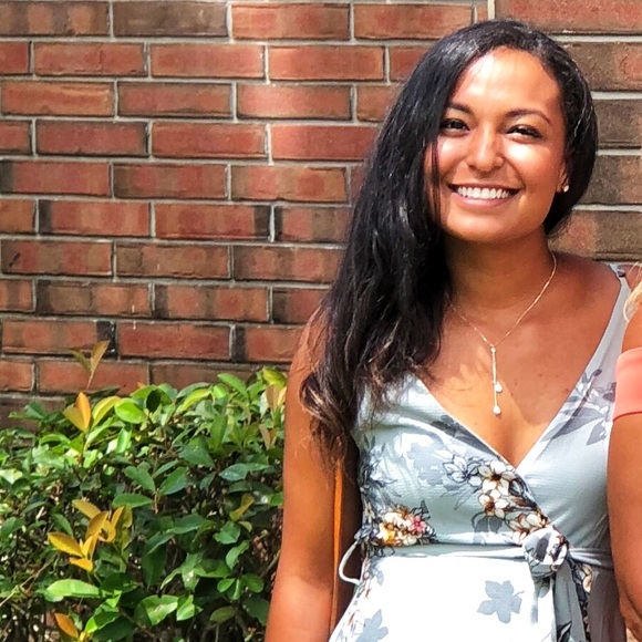 Profile Picture of Rae Eiley (@reiley10) on Poshmark