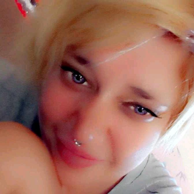 Profile Picture of julieresto (@candygirl_love) on Tiktok