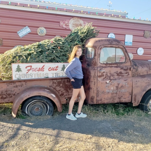 Profile Picture of Maya Cervera (@maya_cervera) on Poshmark