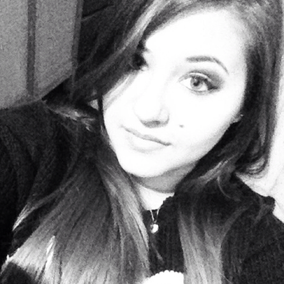 Profile Picture of Ally Melchiori (@allyymichelle) on Poshmark