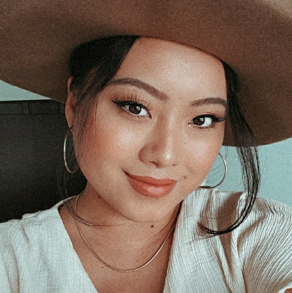 Profile Picture of Bao Vue (@bbhouax) on Poshmark