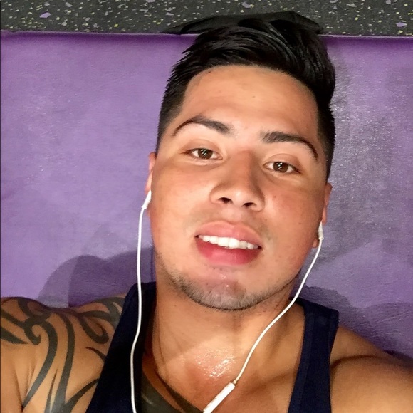 Profile Picture of Juan Loredo (@juanloredo) on Poshmark