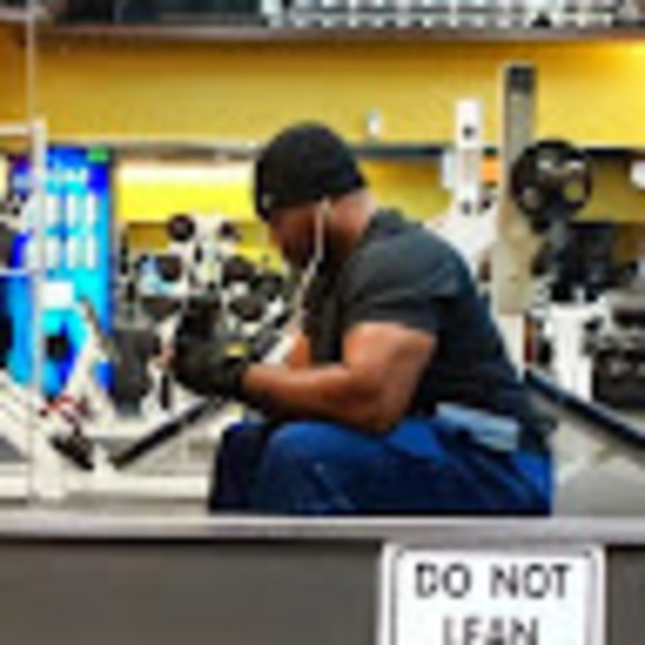 Profile Picture of Larry Quinn (@larry_quinn) on Poshmark