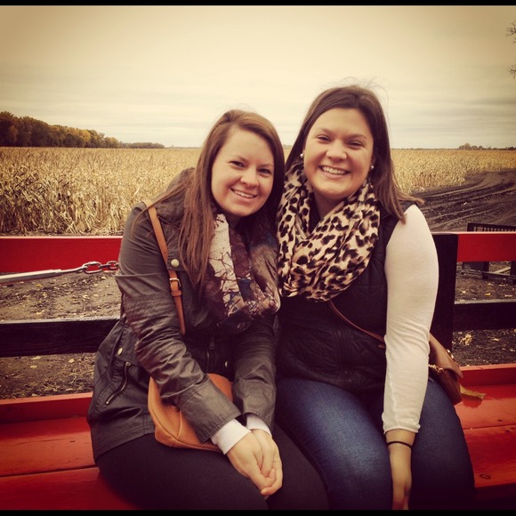 Profile Picture of Erin Wetschka (@ewetschka) on Poshmark