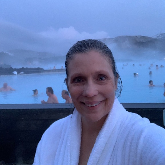 Profile Picture of Leah Bennett (@leahbennett86) on Poshmark