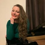 Profile Picture of Julia Frick (@juliaspianobouquet) on Instagram