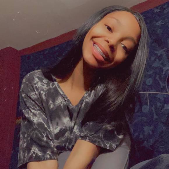 Profile Picture of Borah Rapp (@deborahrapp29) on Poshmark