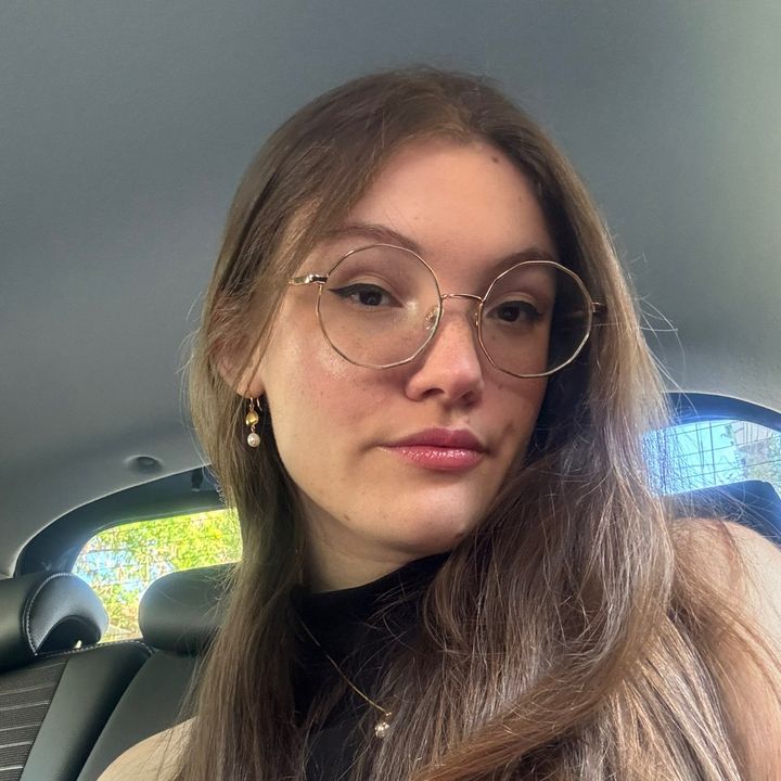 Profile Picture of E 🏹 (@estherdecastro) on Tiktok