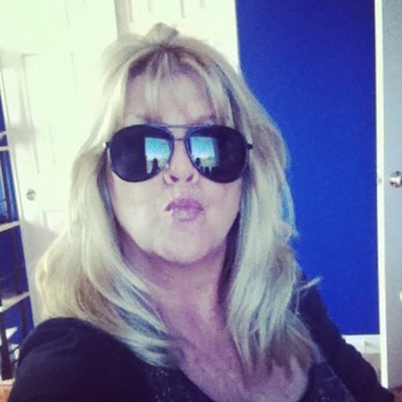 Profile Picture of Lorrie Murphy (@lorriebelle) on Poshmark