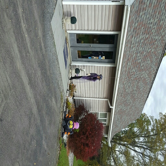 Profile Picture of Joanne Kowalczyk (@shoefactory1) on Poshmark