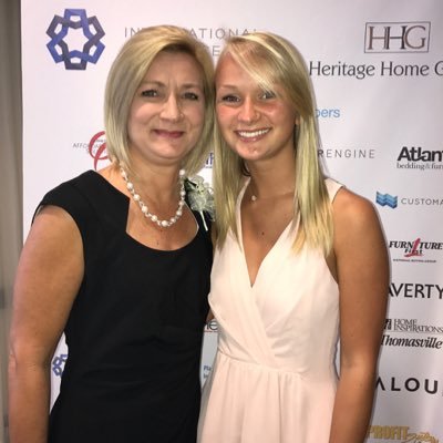 Profile Picture of Suzanne Roberts (@SuzRoberts) on Twitter