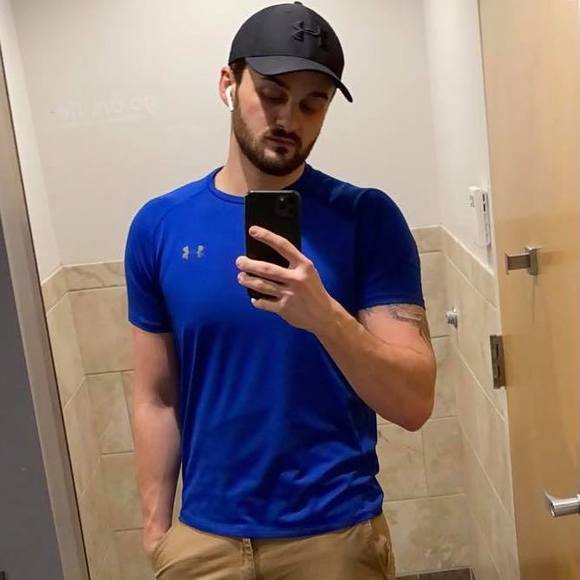 Profile Picture of James Coombs (@jcoomb201) on Poshmark