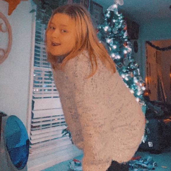 Profile Picture of Kylea Cerutti (@vscokylea) on Poshmark