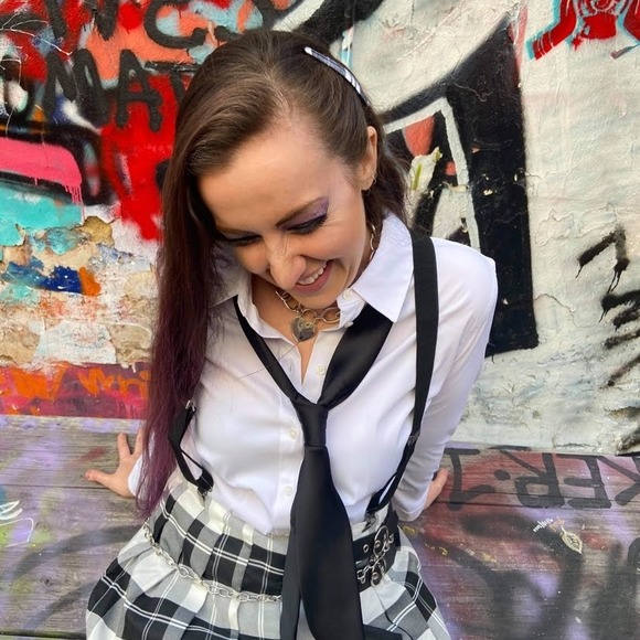 Profile Picture of Danielle Loren (@danielle_loren) on Poshmark