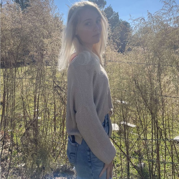 Profile Picture of Haley Page (@haleypage132) on Poshmark