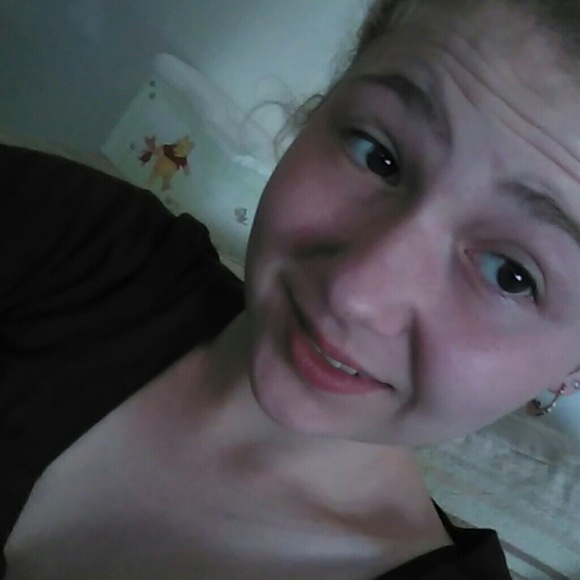 Profile Picture of Julie Visser (@julievisser) on Poshmark