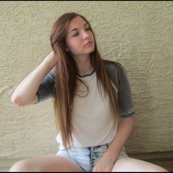 Profile Picture of Josie Barlay (@gingervulpix) on Poshmark