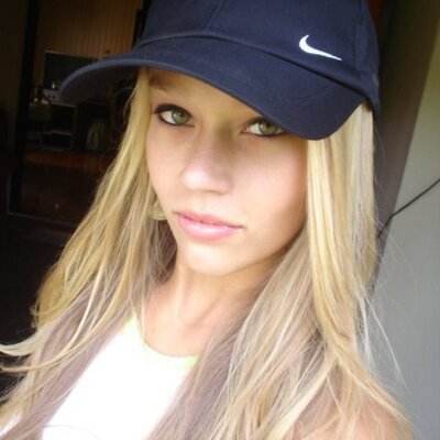 Profile Picture of Natália Keller (@nataliakeller) on Twitter