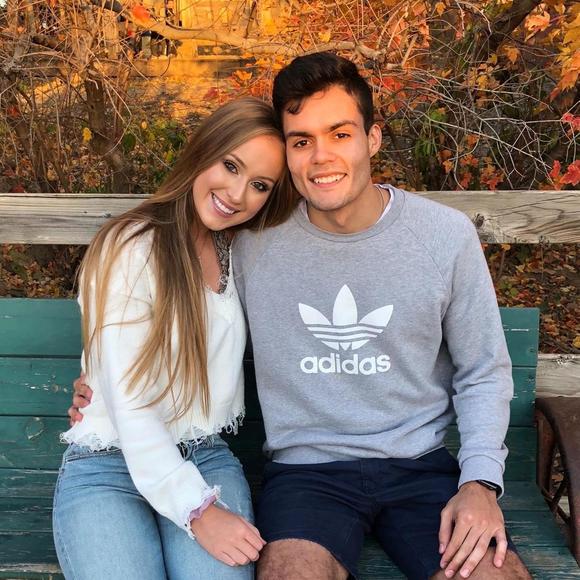 Profile Picture of Blake Athay (@blakeathay) on Poshmark