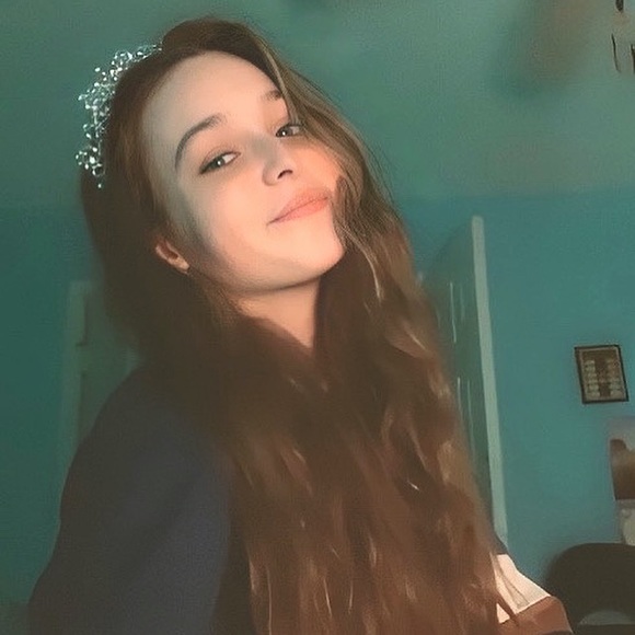 Profile Picture of Kaitlyn Kusler (@kaitlynkusler) on Poshmark