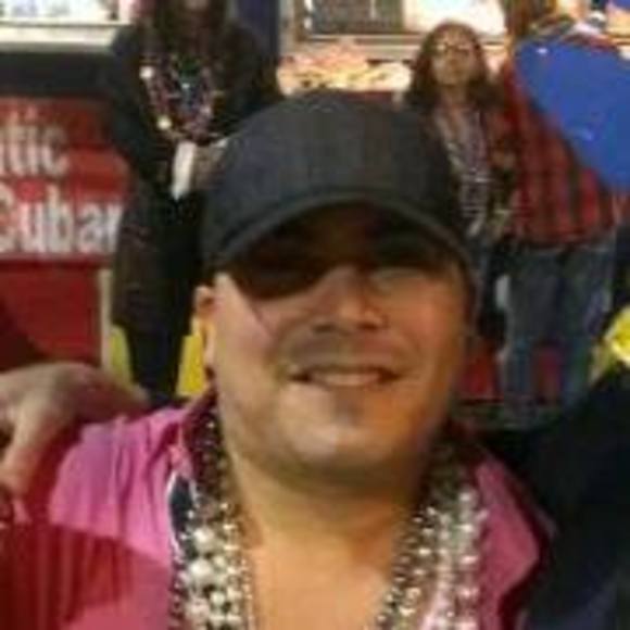 Profile Picture of Roberto Olavarria (@r_olavarria) on Poshmark