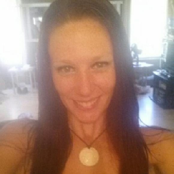 Profile Picture of Elizabeth Nance (@beth0881) on Poshmark