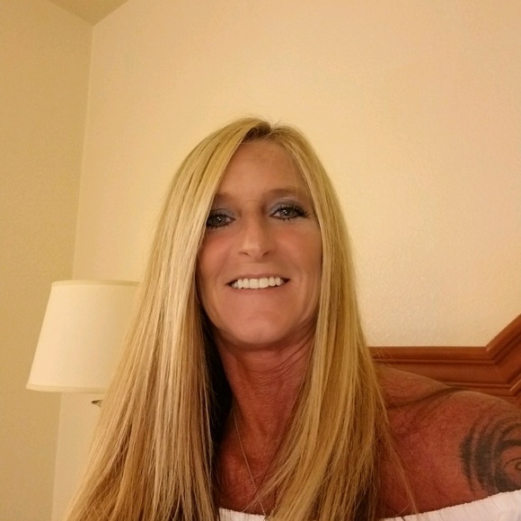 Profile Picture of Karen Stehley (@kasrefd) on Poshmark