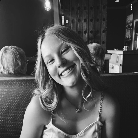 Profile Picture of Lily Amling (@lily_amling) on Poshmark
