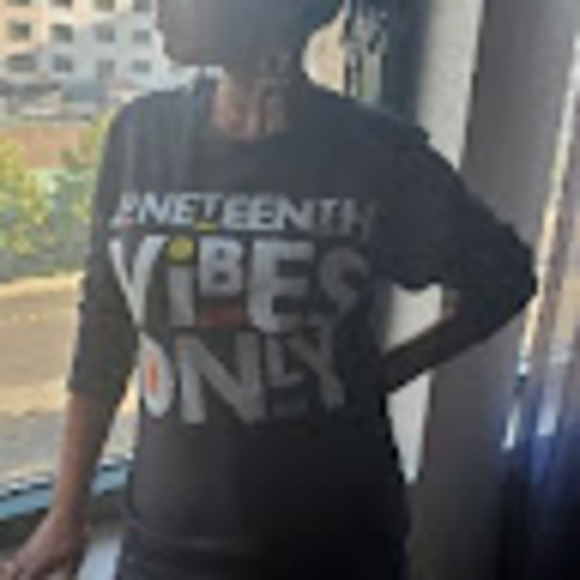Profile Picture of Ferdynane Roberts (@ferdynaner) on Poshmark