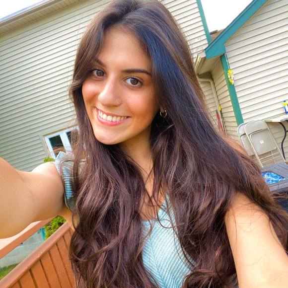 Profile Picture of Savannah Lotta (@savannah_lotta) on Poshmark