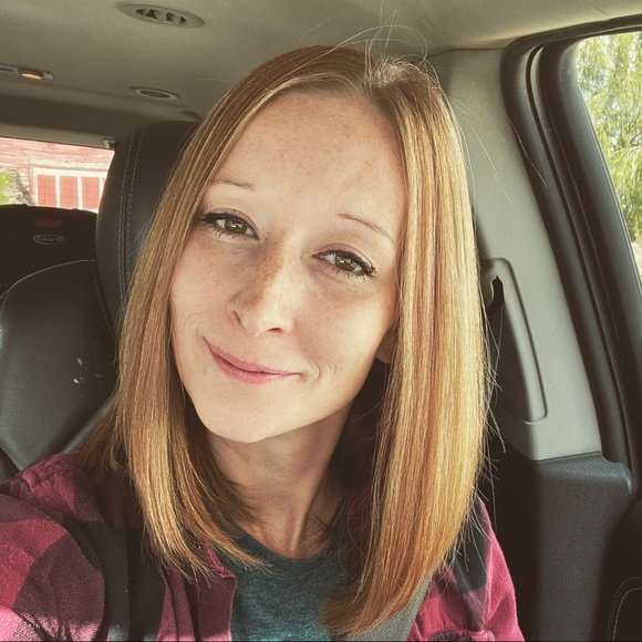 Profile Picture of Jade Barron (@jadeebarron) on Poshmark