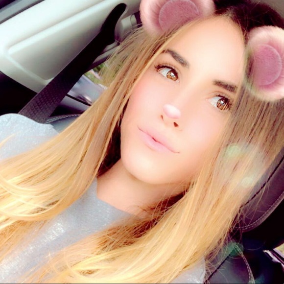 Profile Picture of Alexandra Pagano (@alexandracmp) on Poshmark