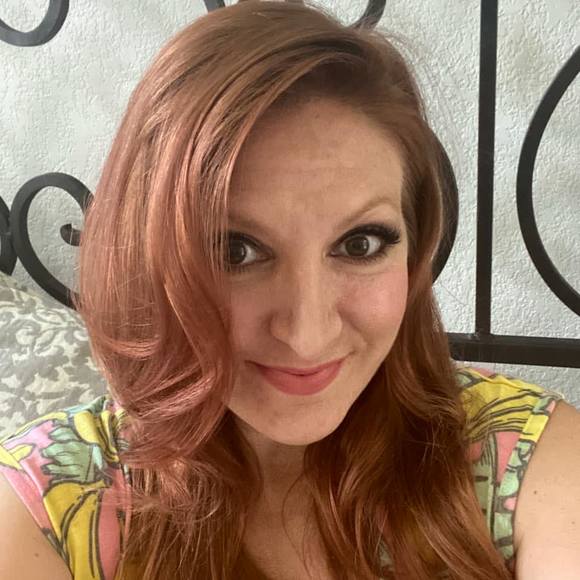 Whitney Huntzinger - Poshmark Profile Picture of Whitney Huntzinger (@artnovice) on Poshmark