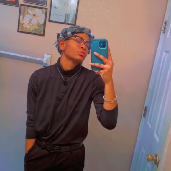 Profile Picture of Aton Ton (@atonton) on Poshmark