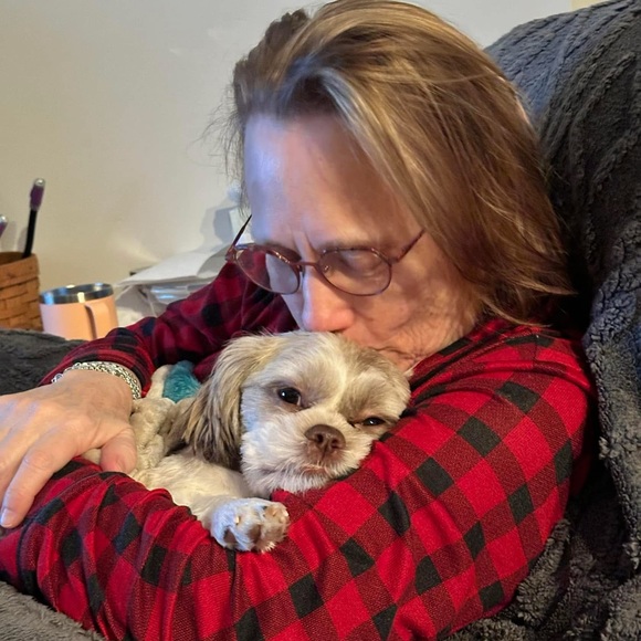 Profile Picture of Cathy Strubel (@cathyl2005) on Poshmark