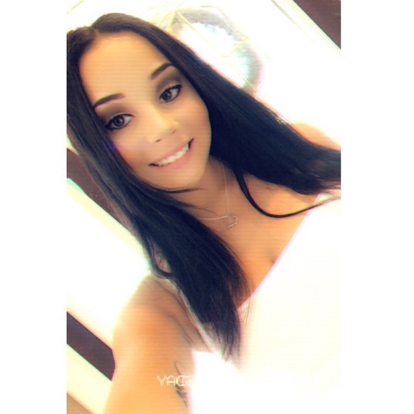 Profile Picture of Paige Cozzy (@paigecozzy) on Poshmark